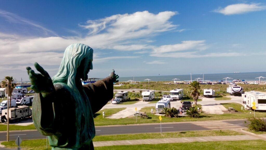 jesus-christ-of-the-fisherman-statue-002