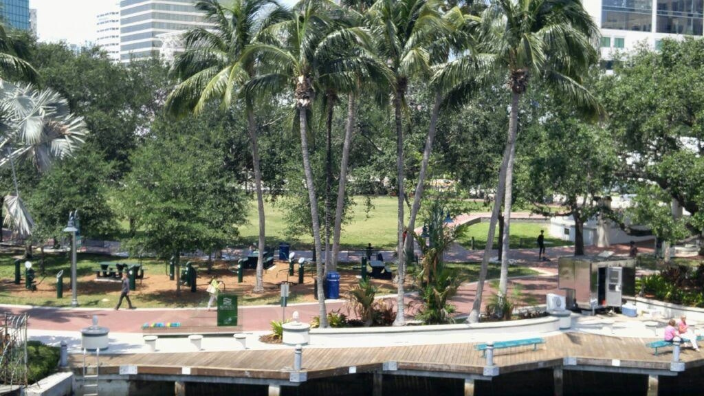 riverwalk-water-trolley-003