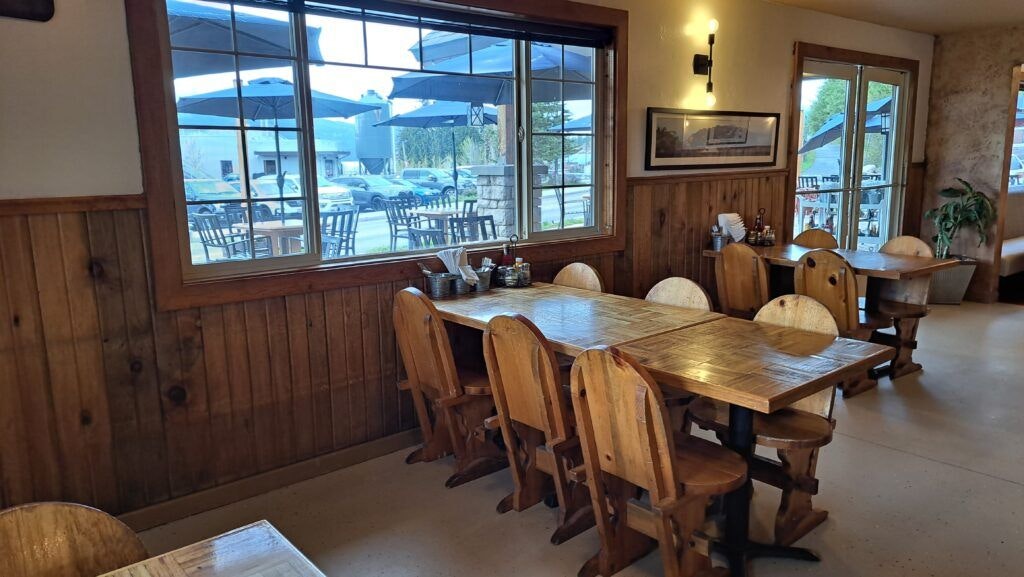 toll-station-pizza-and-grill-003