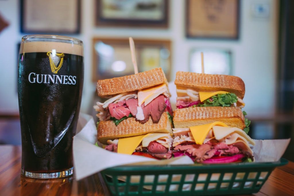 ann-o-mallys-deli-and-pub-002