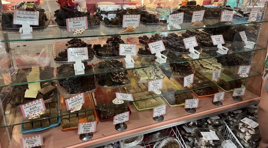 bruce-s-candy-kitchen-004