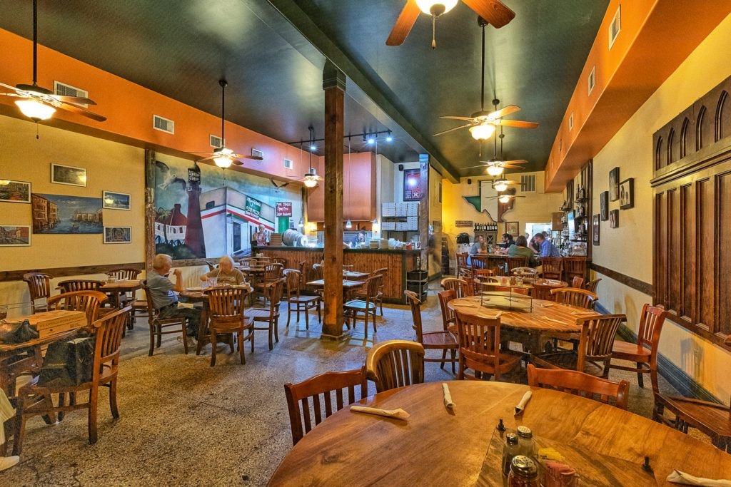 mama-teresa-s-flying-pizza-020