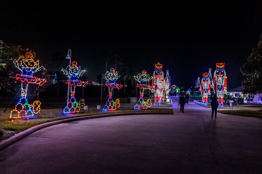 holiday-in-the-gardens-003