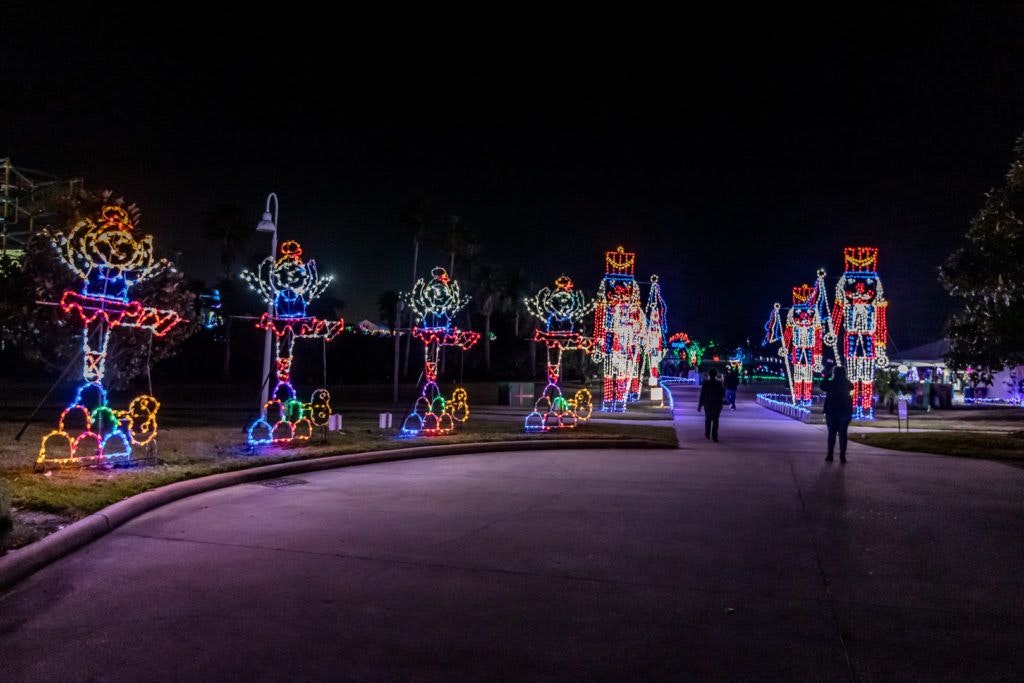 holiday-in-the-gardens-003