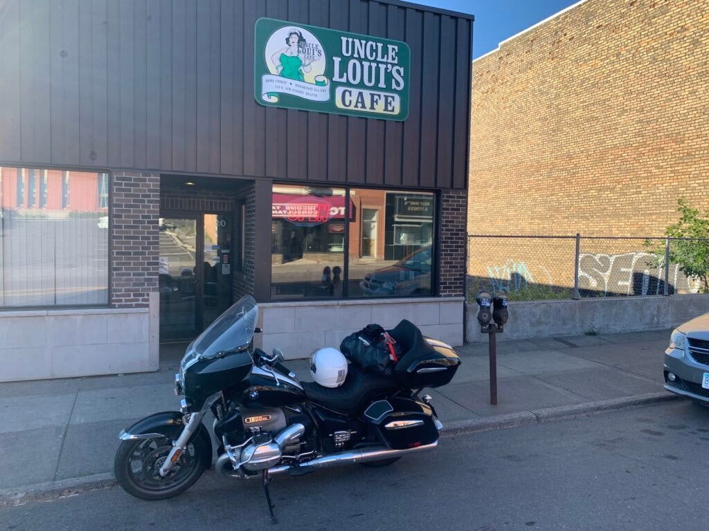 uncle-loui-s-cafe-001