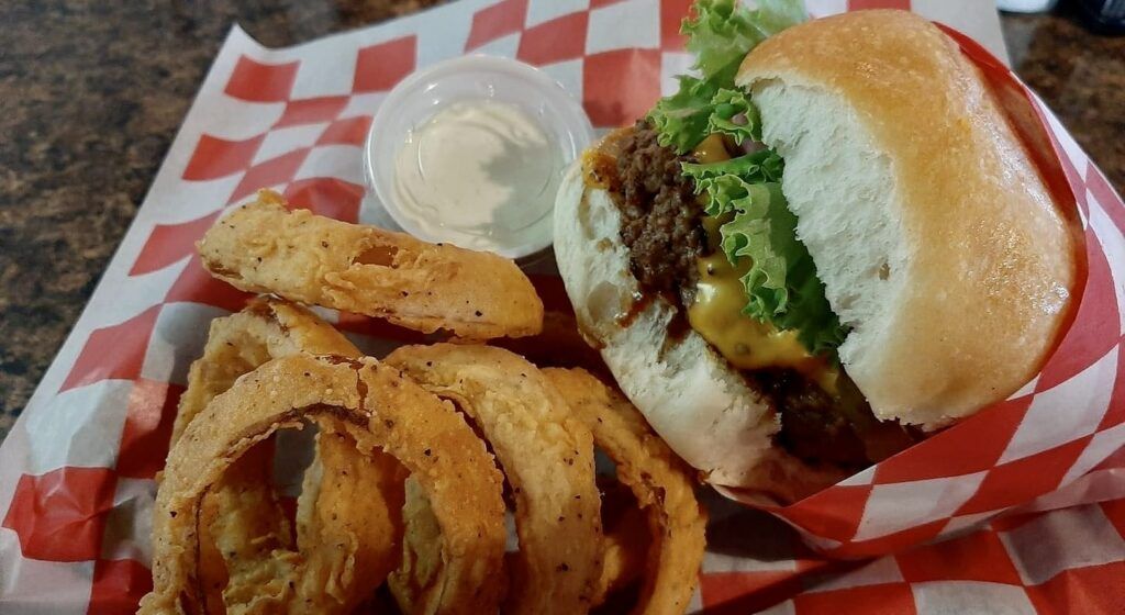 tiki-beach-bar-and-grill-003