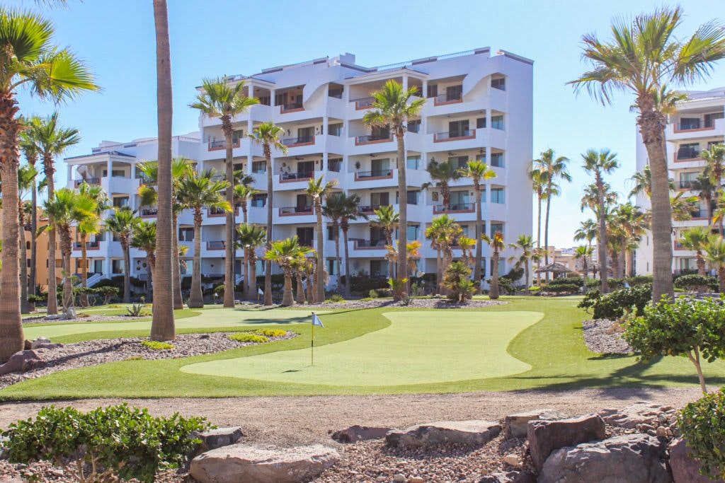 mini-golf-at-casa-blanca-resort-004