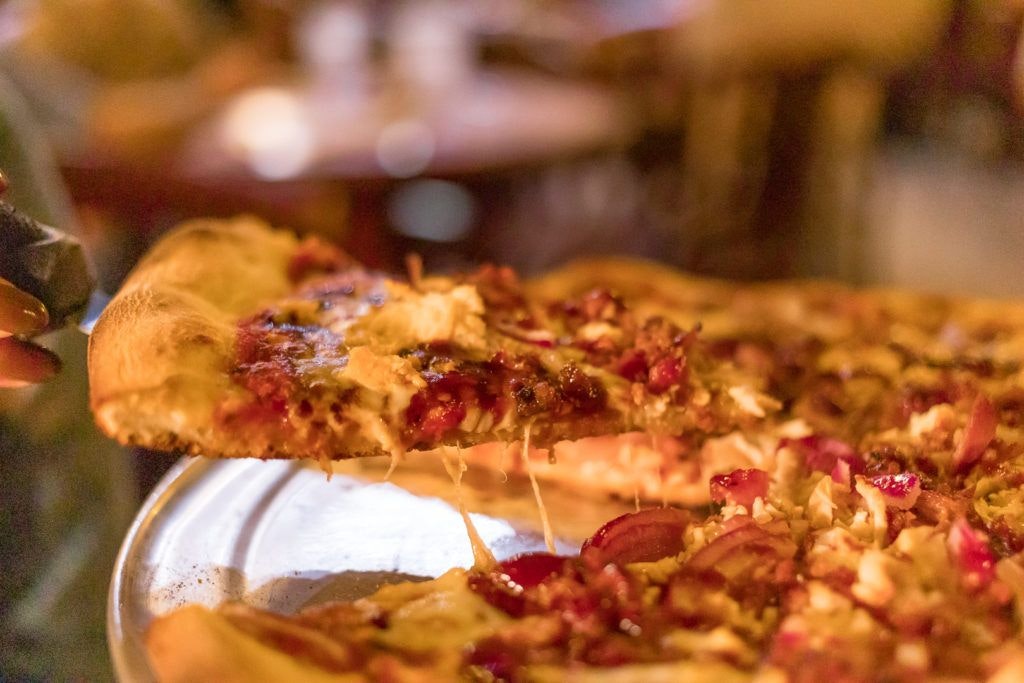 mama-teresa-s-flying-pizza-018