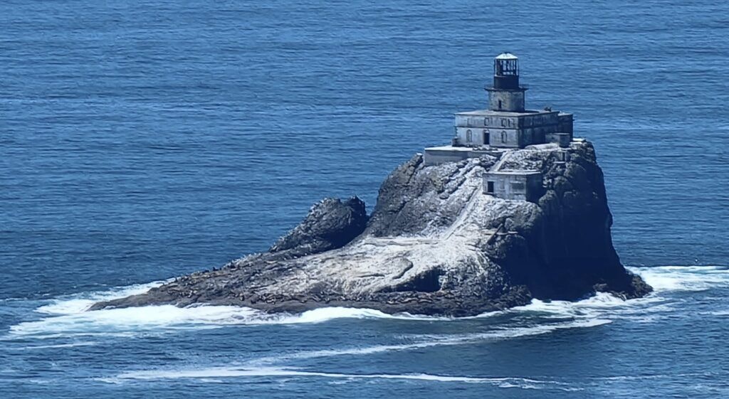 tillamook-rock-lighthouse-003