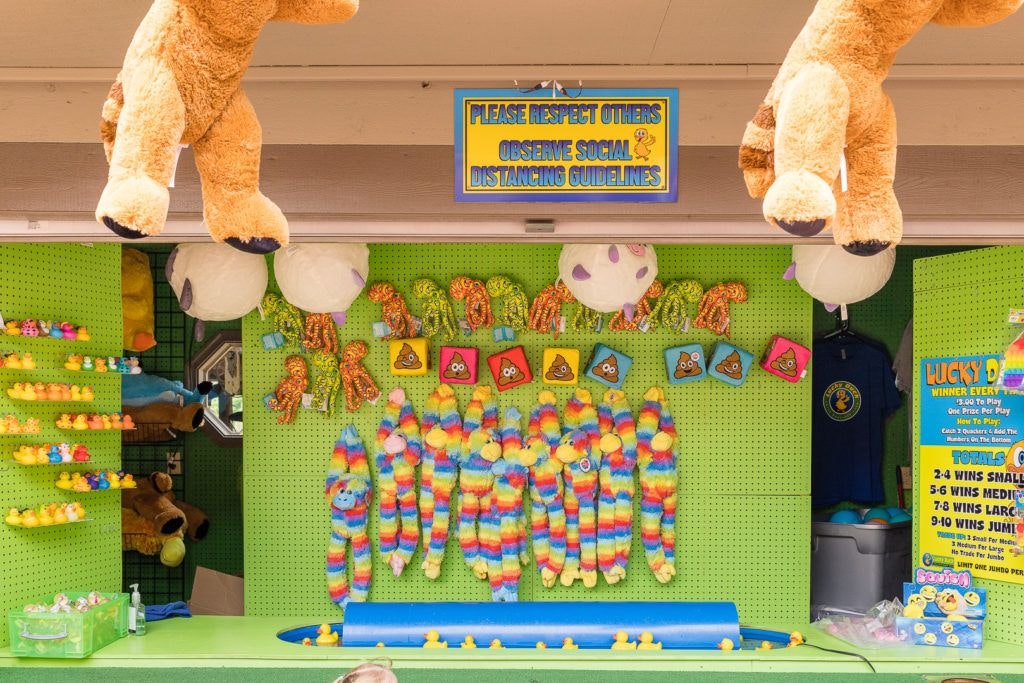 the-lucky-duck-entertainment-center-007