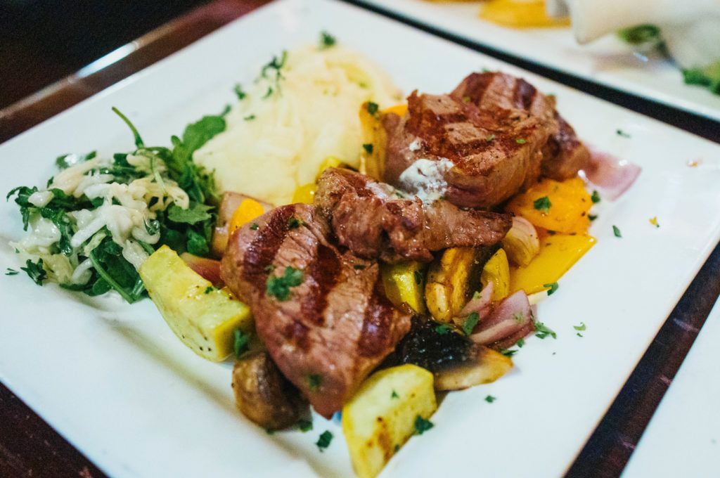 the-golden-goose-american-grill-004