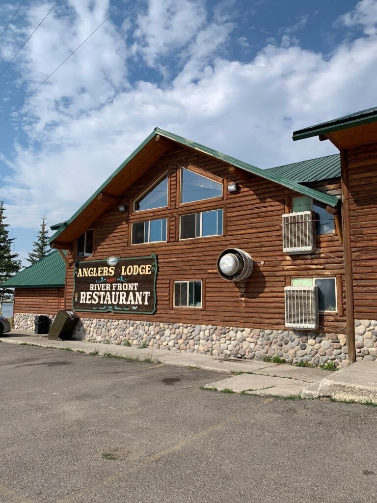 angler-s-lodge-and-riverfront-restaurant-001