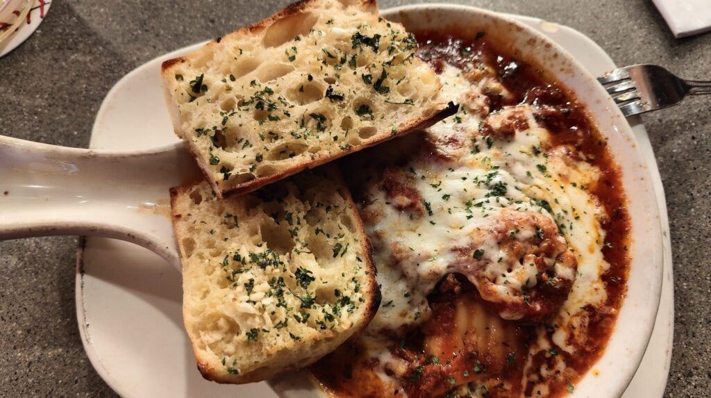 saucy-mama-s-pizzeria-004