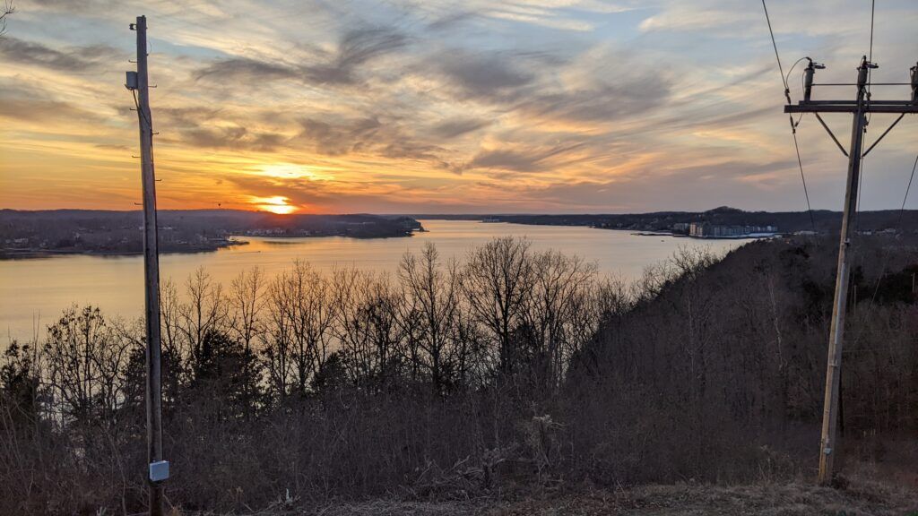 scenic-overlook-of-lake-of-the-ozarks-and-bagnell-dam-002
