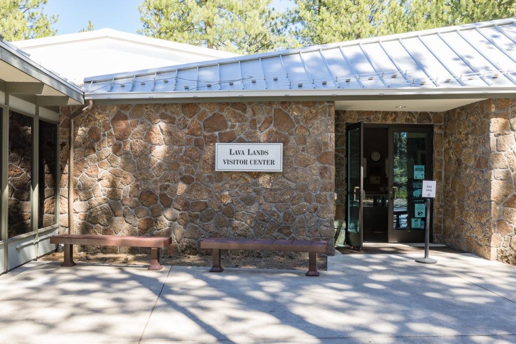 lava-butte-and-lands-visitor-center-012