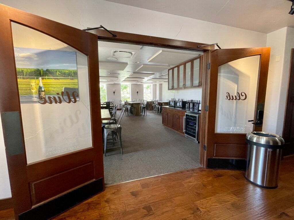 grape-creek-on-the-square-tasting-room-006