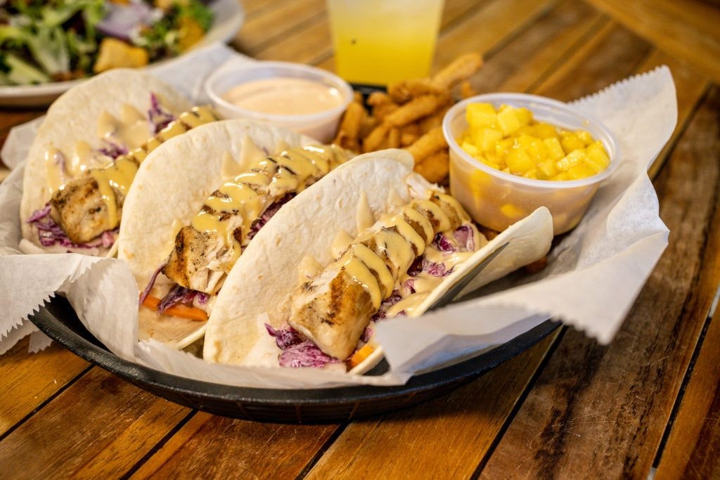 mango-s-bar-and-grill-010