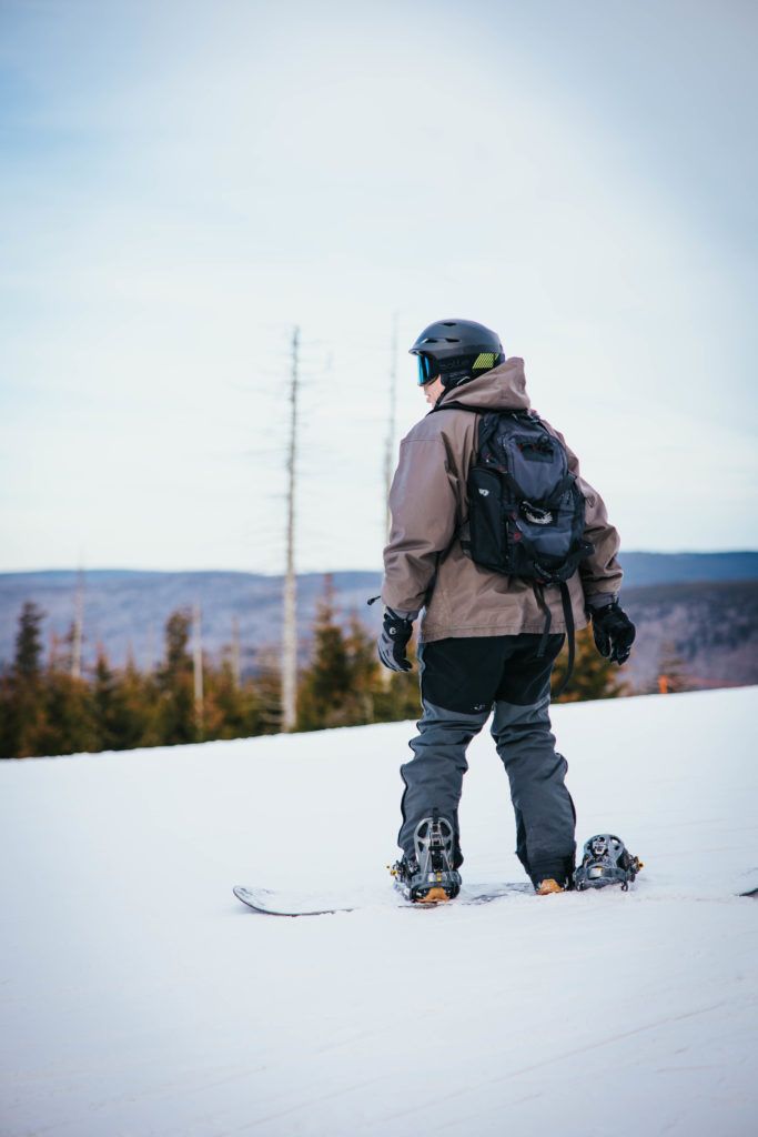 skiing-and-snowboarding-on-snowshoe-mountain-010
