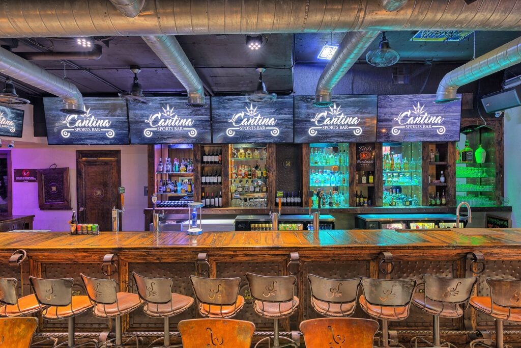 la-cantina-sport-bar-008