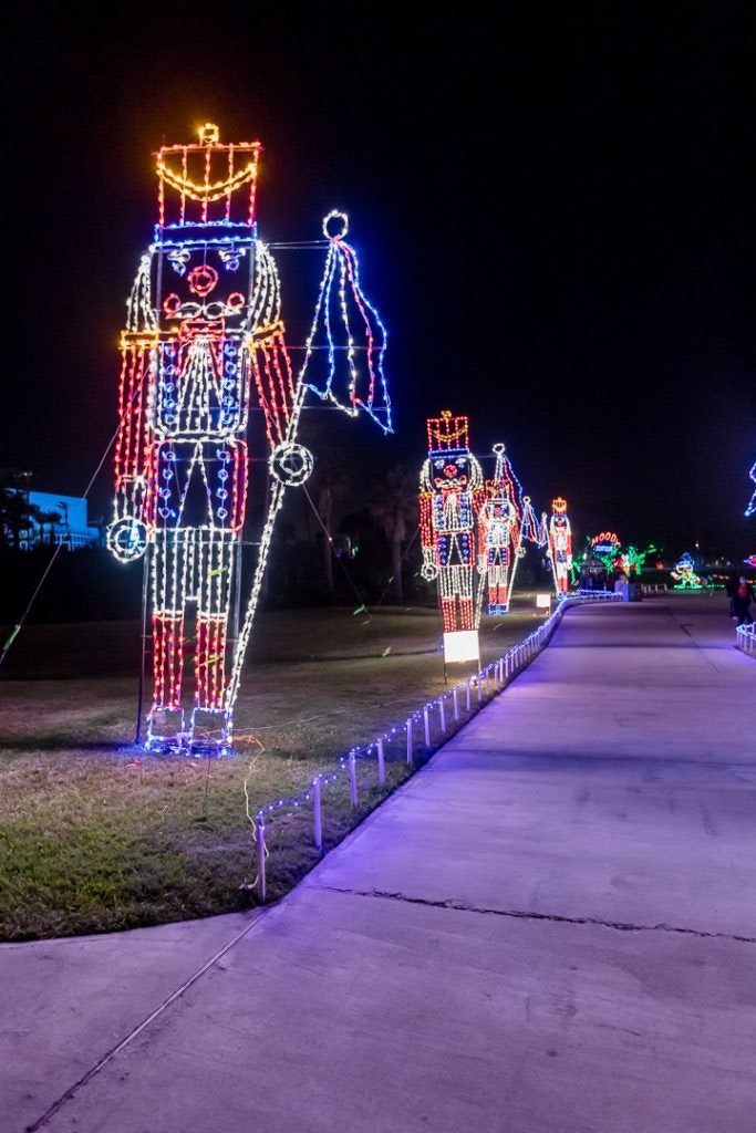 holiday-in-the-gardens-013