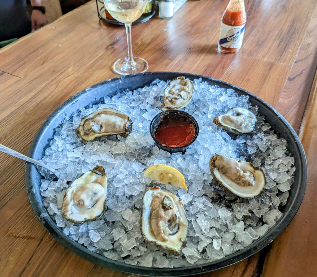 the-tin-top-restaurant-and-oyster-bar-002