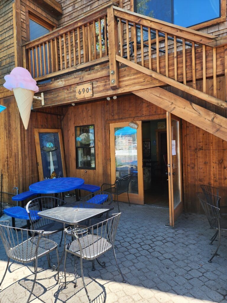 mountain-slice-pizzeria-and-creamery-001