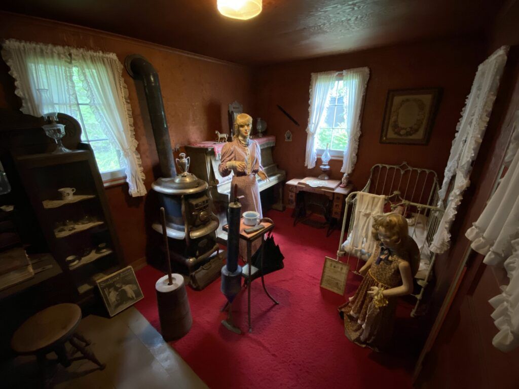 tom-s-logging-camp-004