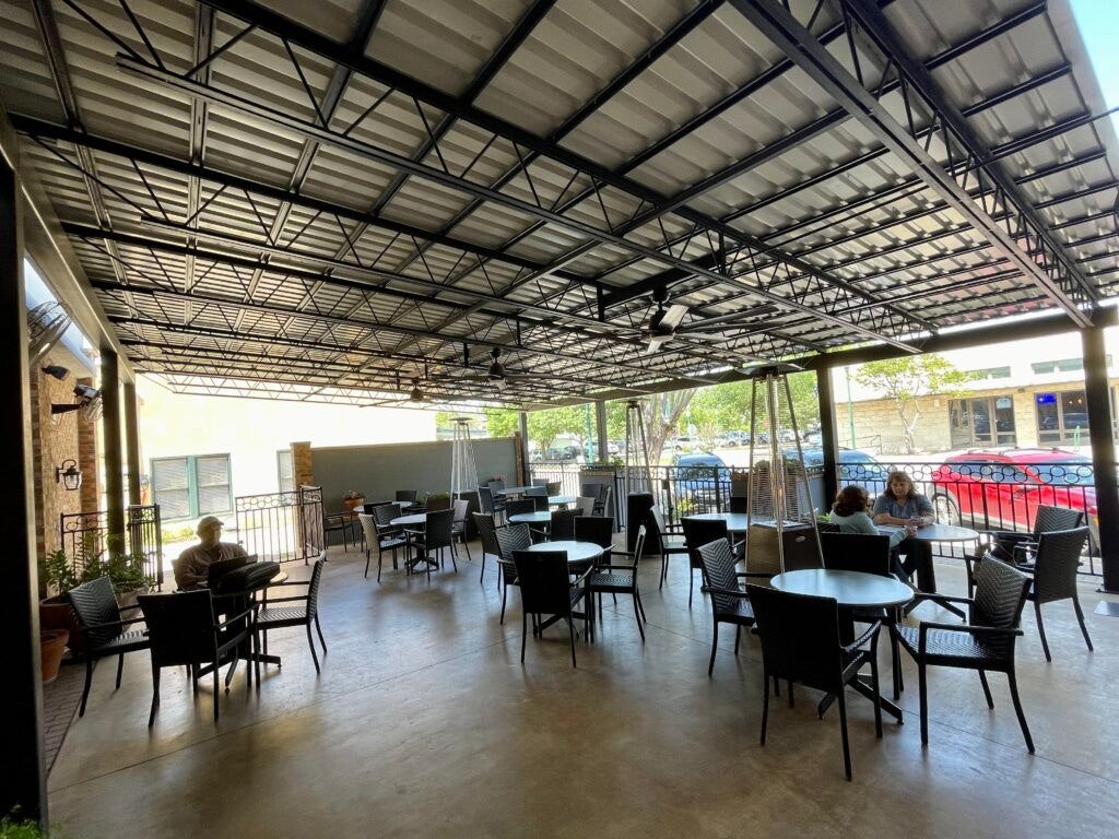 grape-creek-on-the-square-tasting-room-009