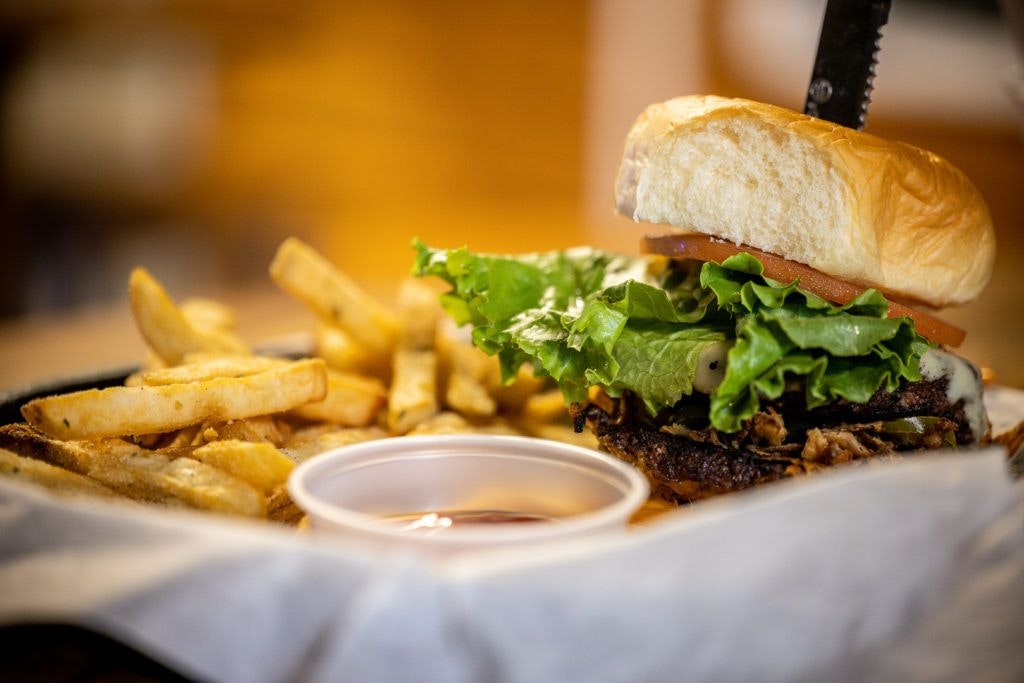 mango-s-bar-and-grill-014