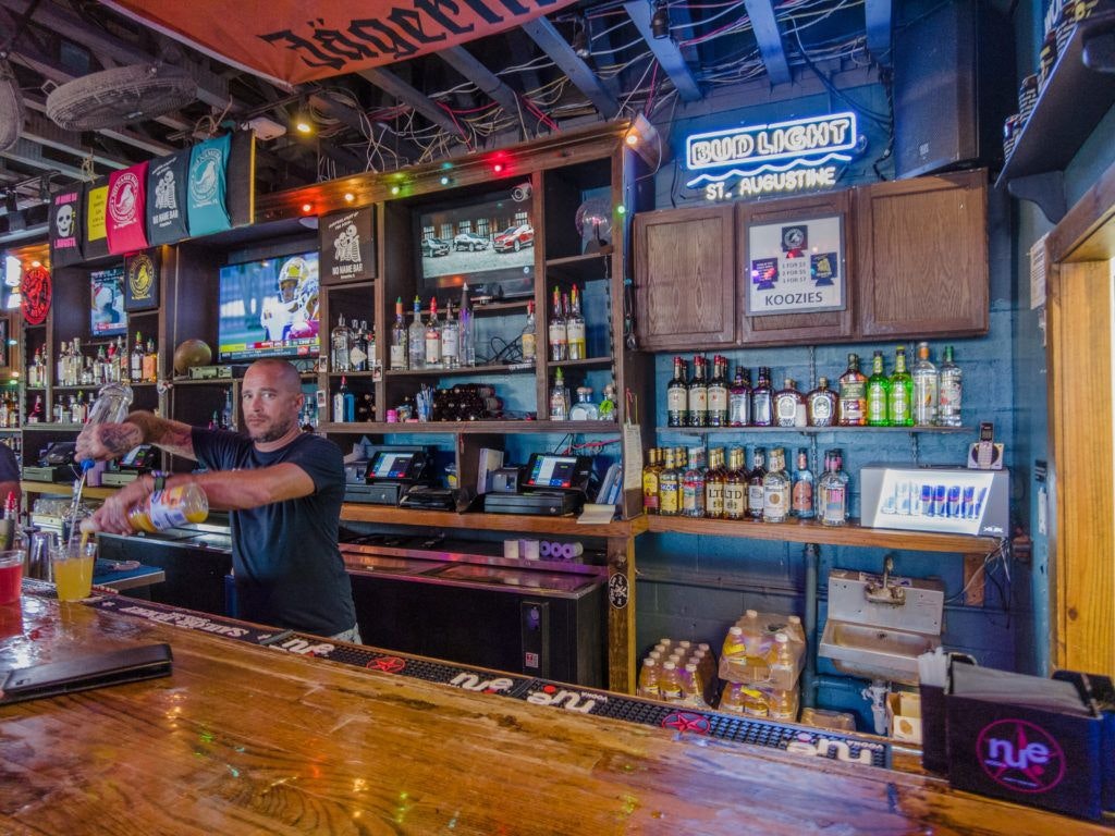 the-bar-with-no-name-003