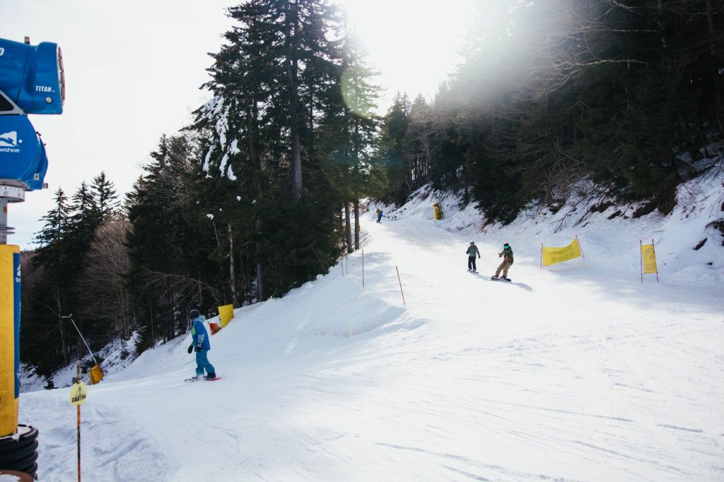 skiing-and-snowboarding-on-snowshoe-mountain-013