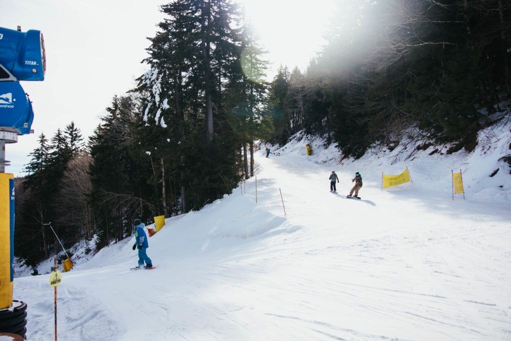 skiing-and-snowboarding-on-snowshoe-mountain-013