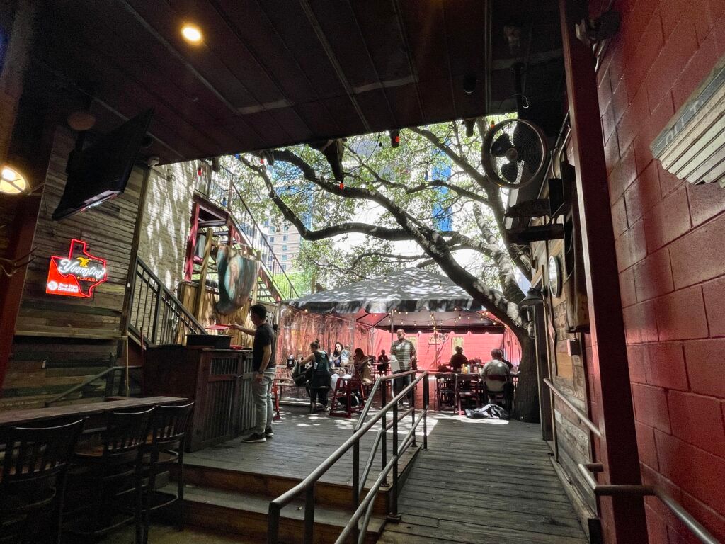 cooper-s-old-time-pit-bar-b-que-011