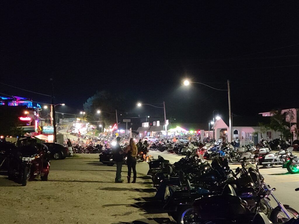 the-strip-at-the-bagnell-dam-entrance-002