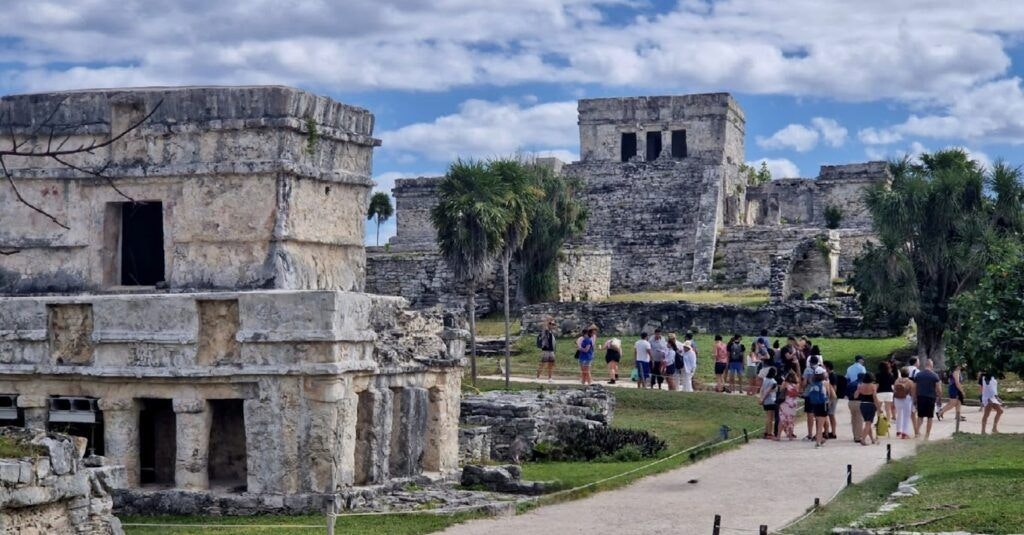 tulum-archaeological-site-on-riviera-maya-004