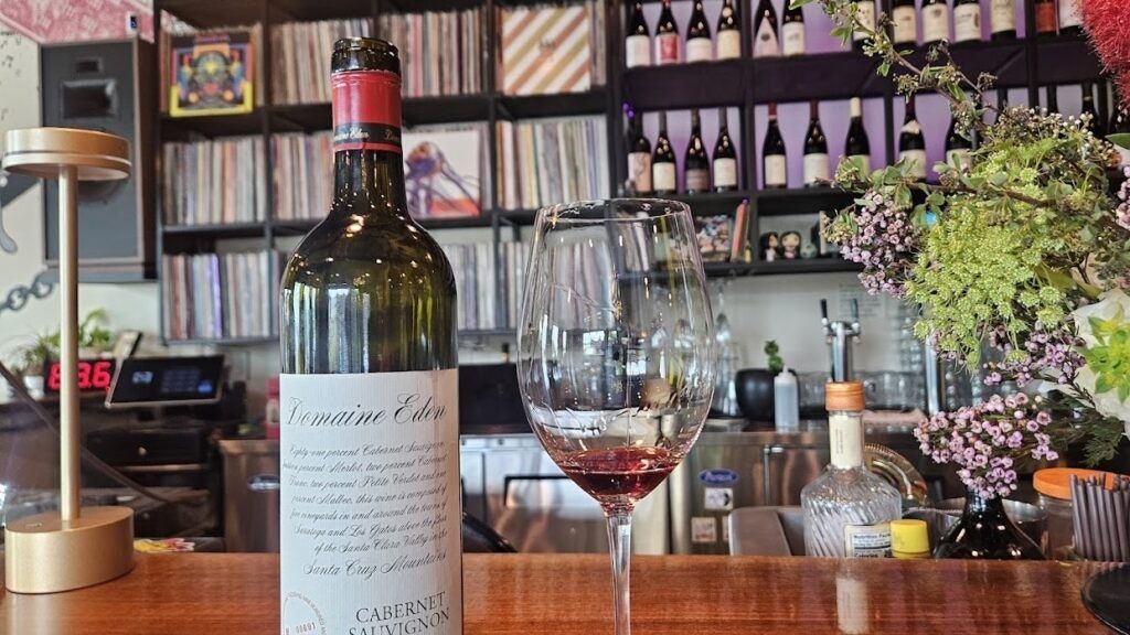 stylus-wine-and-vinyl-bar-004