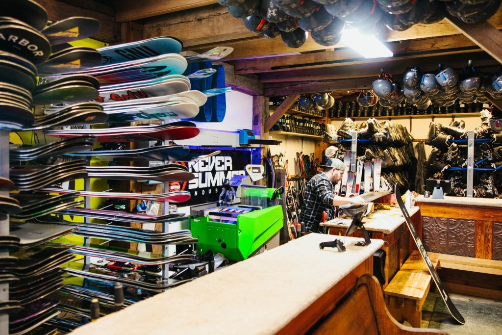 elk-river-snowboard-and-ski-rentals-001