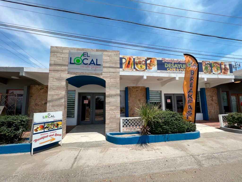 El local; comida sazona