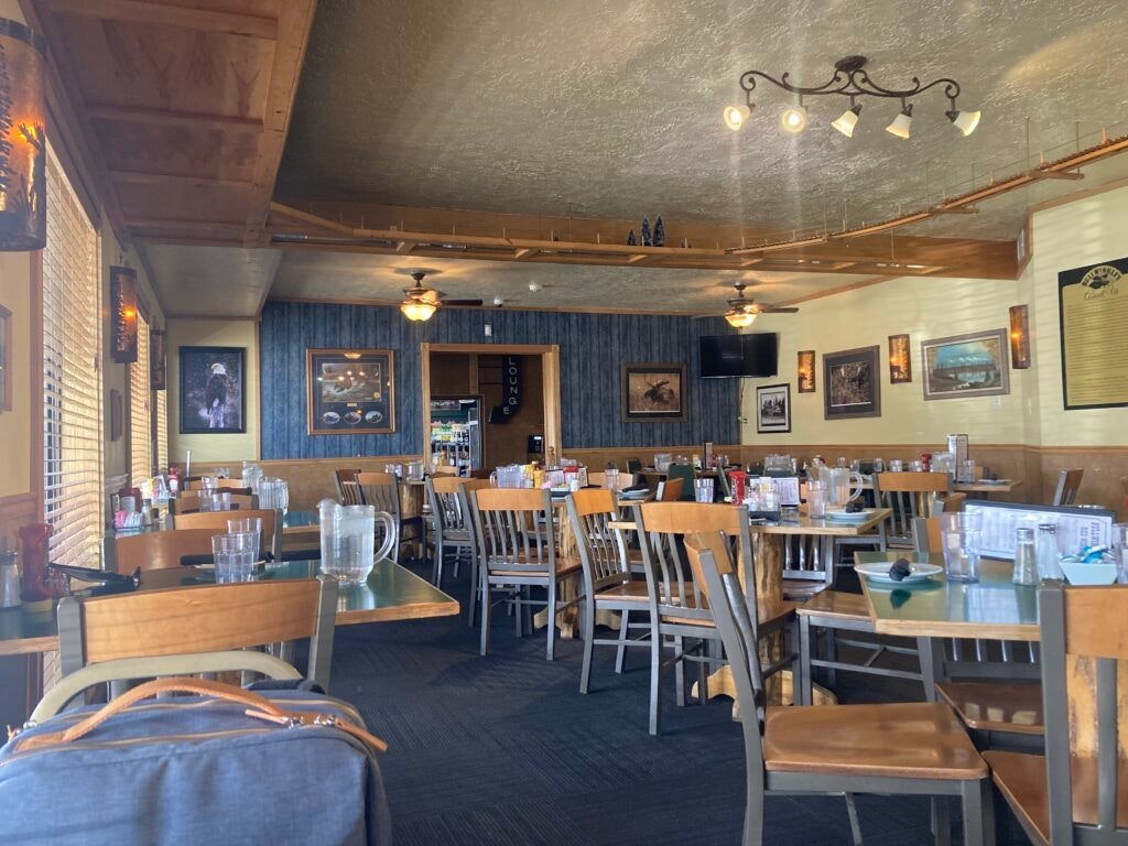 bullwinkles-saloon-and-eatery-004