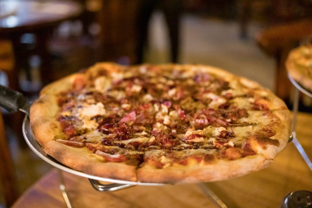 mama-teresa-s-flying-pizza-015