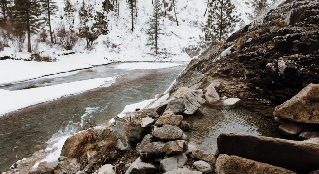 pine-flats-hot-spring-parking-003