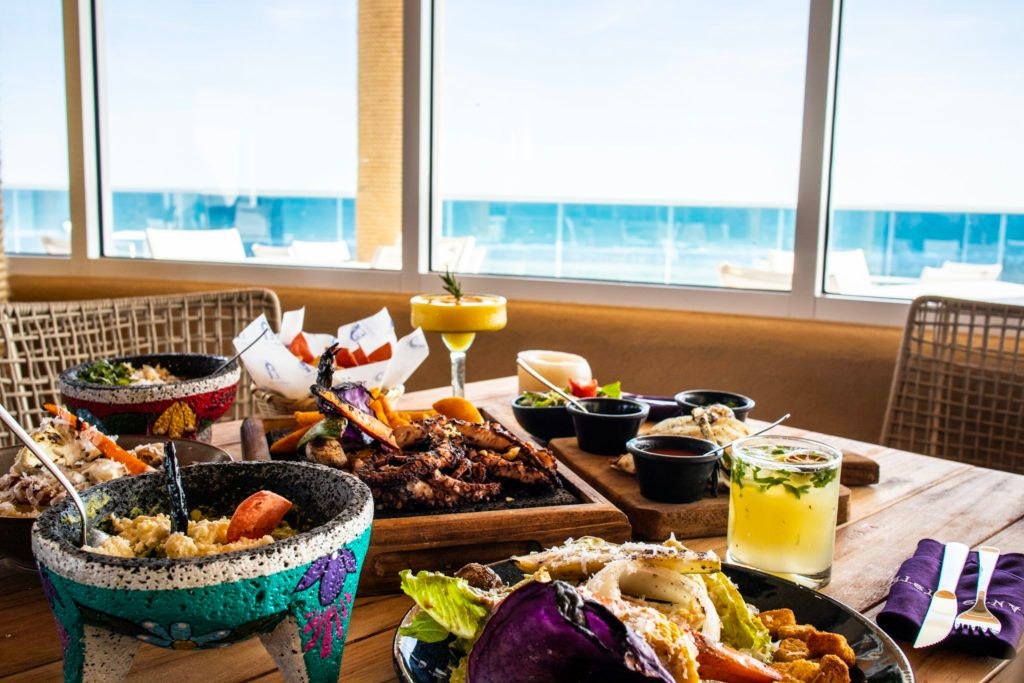 santo-coyote-ocean-cantina-encantame-towers-002