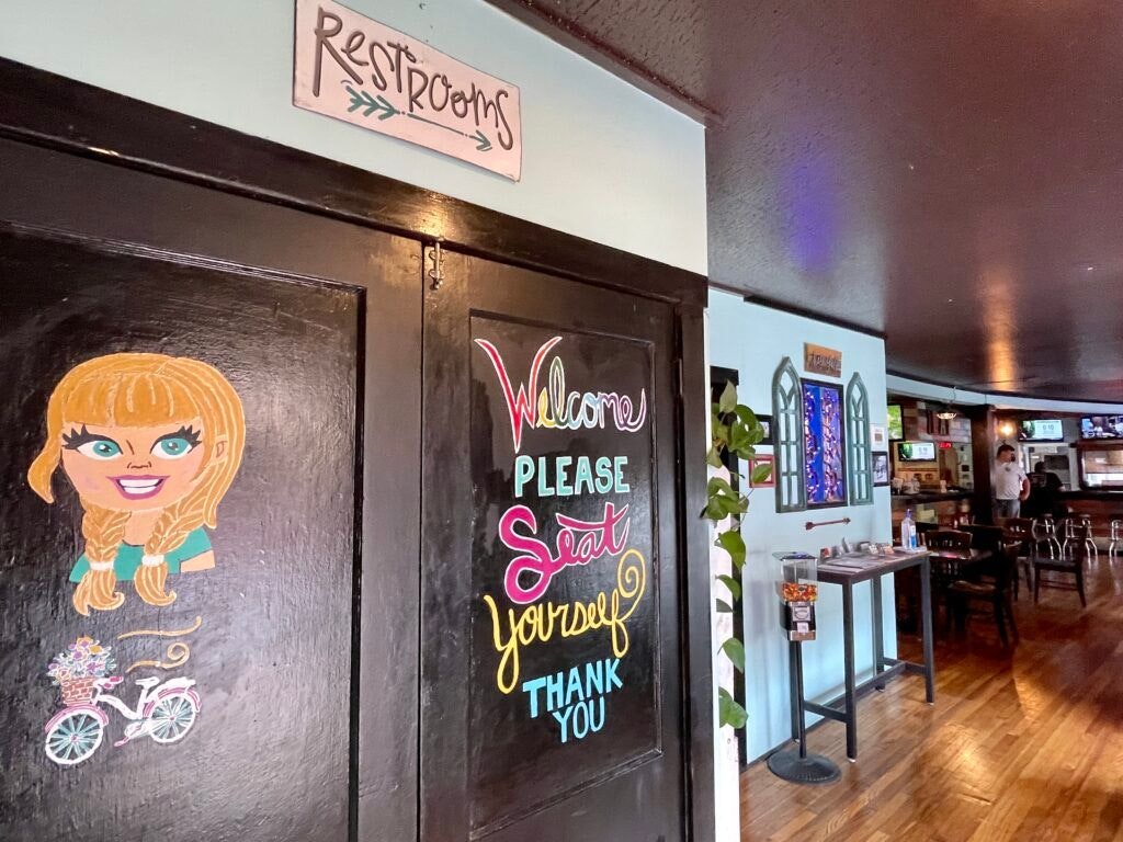 rae-s-rbar-and-grill-013