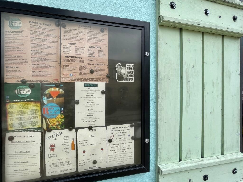 rae-s-rbar-and-grill-006