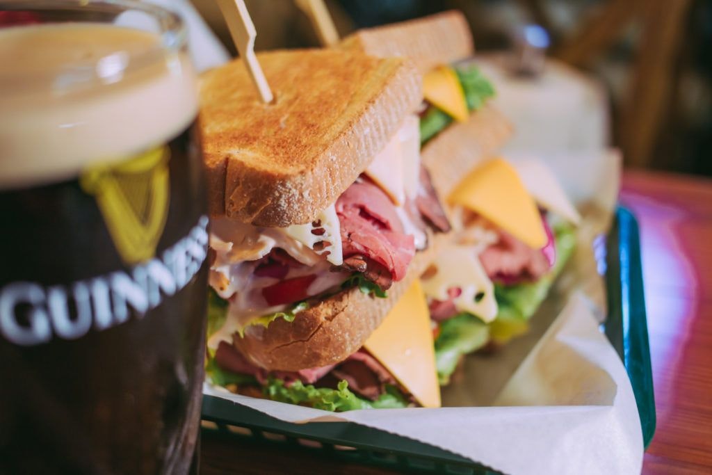 ann-o-mallys-deli-and-pub-001