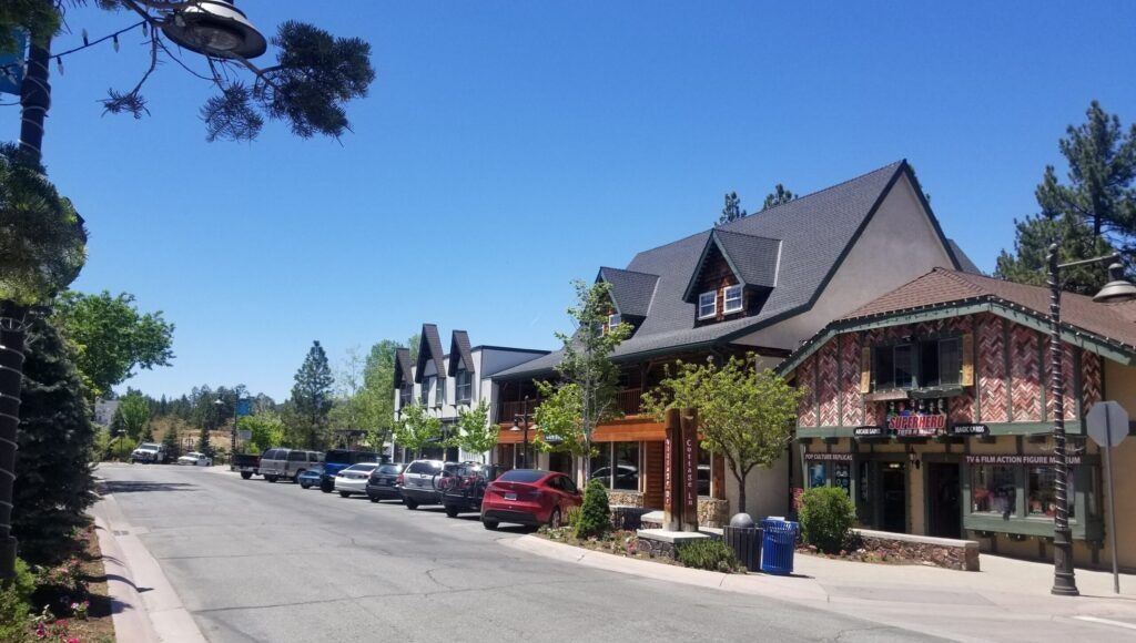 the-village-shops-and-courtyard-004