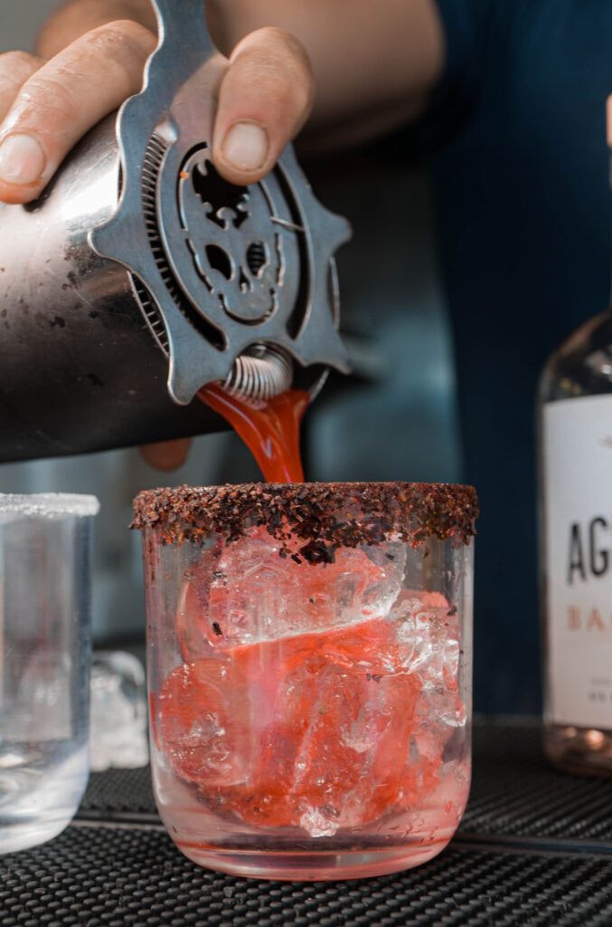 swim-pool-lounge-002