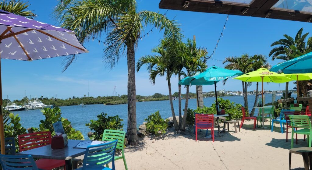 the-river-deck-tiki-bar-and-restaurant-001