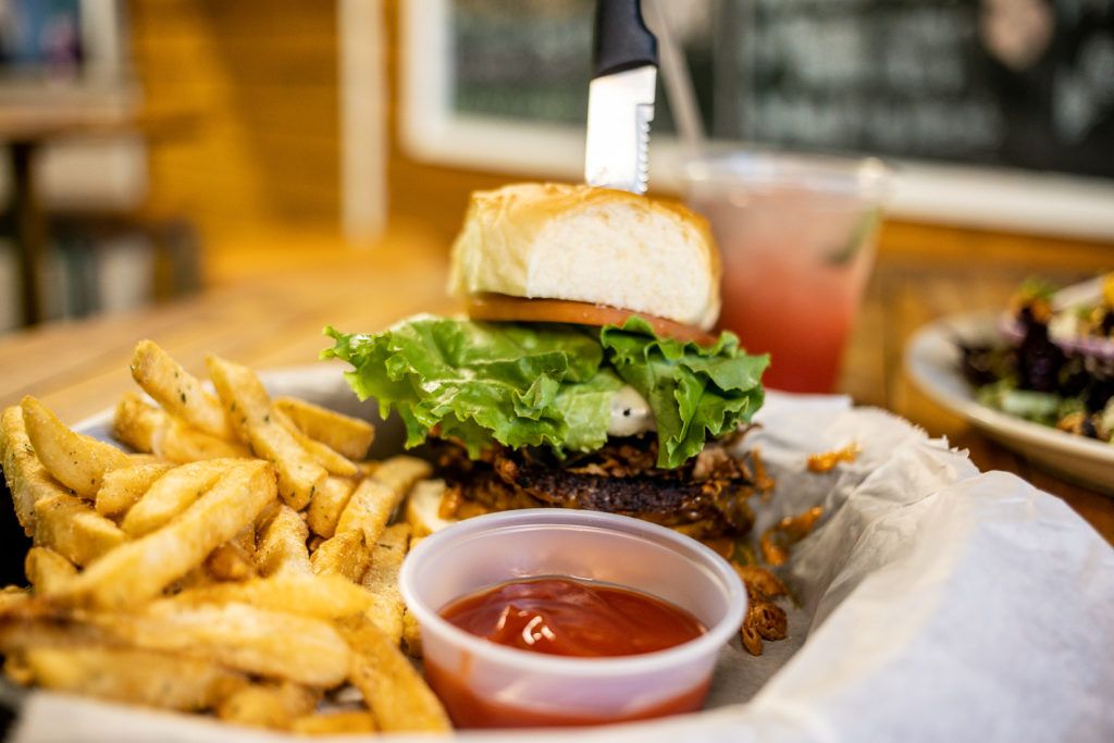 mango-s-bar-and-grill-009