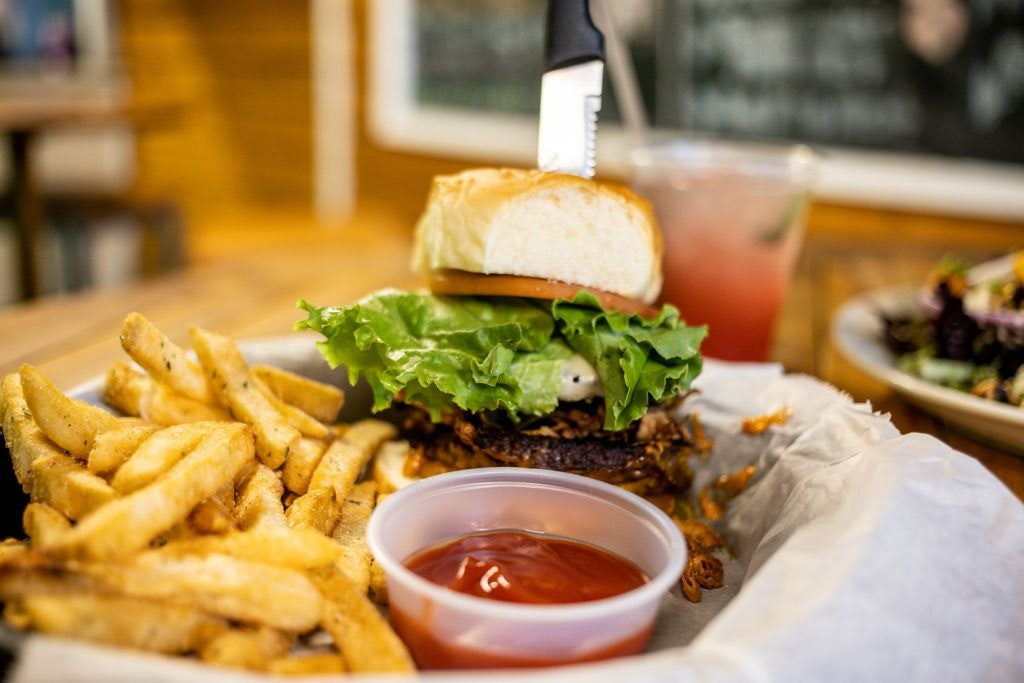 mango-s-bar-and-grill-009